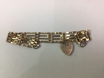 Lot 618 - NINE CARAT YELLOW GOLD GATE BRACELET