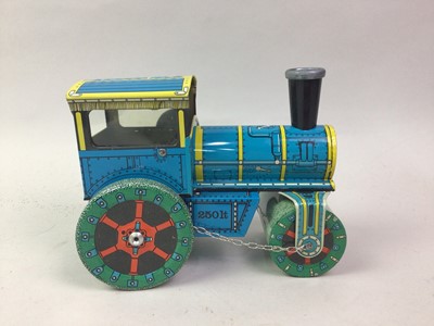 Lot 638 - COLLECTION OF TIN PLATE WIND UP TOYS