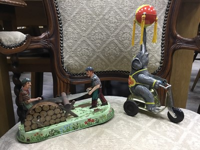 Lot 638 - COLLECTION OF TIN PLATE WIND UP TOYS