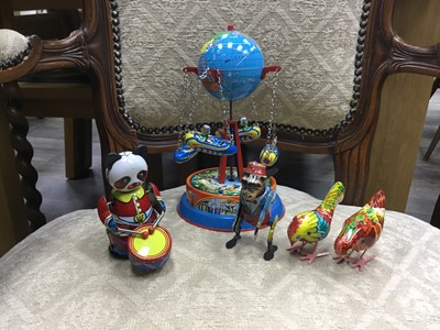 Lot 638 - COLLECTION OF TIN PLATE WIND UP TOYS
