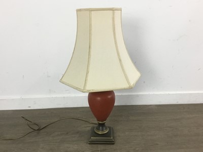 Lot 680 - GROUP OF MODERN TABLE LAMPS