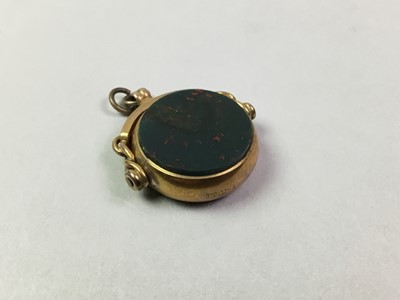 Lot 715 - BLOODSTONE AGATE SWIVEL FOB