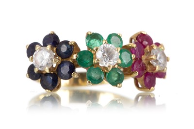 Lot 463 - TRIPLE DAISY CLUSTER RING