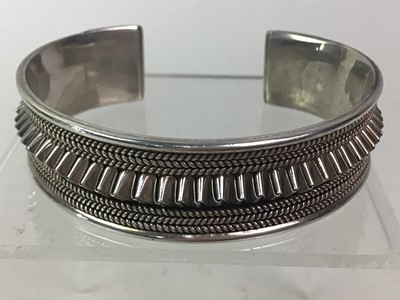 Lot 156 - CONTINENTAL SILVER BANGLE