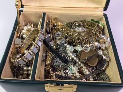 Lot 40 - COLLECTION OF COSTUME JEWELLERY