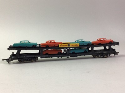 Lot 111 - COLLECTION OF 00 GAUGE MODEL RAILWAY