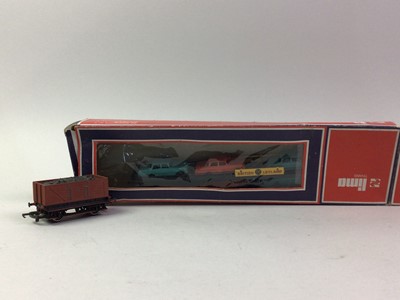 Lot 111 - COLLECTION OF 00 GAUGE MODEL RAILWAY