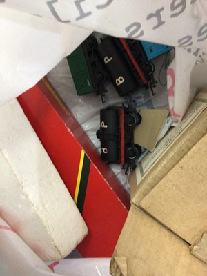 Lot 111 - COLLECTION OF 00 GAUGE MODEL RAILWAY