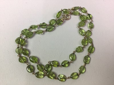 Lot 295 - YELLOW METAL AND GREEN PASTE NECKLACE