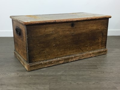 Lot 400 - VINTAGE PINE BLANKET CHEST