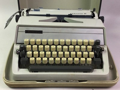 Lot 347 - VINTAGE ADLER GABRIELE 25 TYPEWRITER