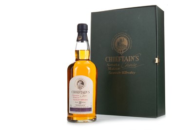 Lot 262 - MORTLACH 10 YEAR OLD CHIEFTAIN'S CHOICE GIFT PACK WITH 2 GLASSES