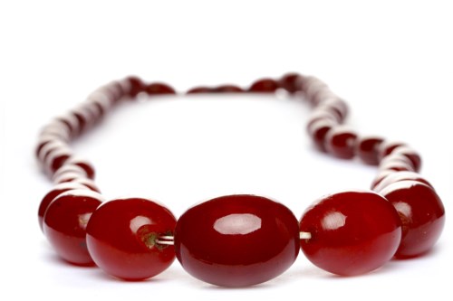 Lot 27 - GRADUATED BAKELITE BEAD NECKLACE formed by...
