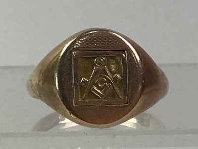 Lot 447 - GENTLEMAN'S MASONIC SWIVEL RING