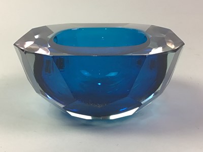 Lot 525 - GROUP OF GLASS ITEMS