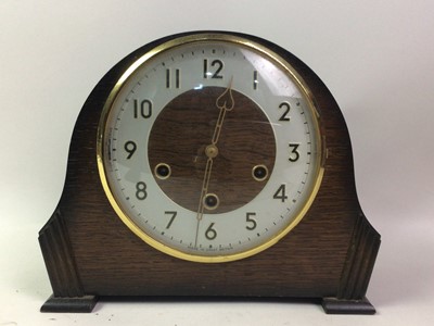 Lot 496 - VINTAGE OAK MANTEL CLOCK