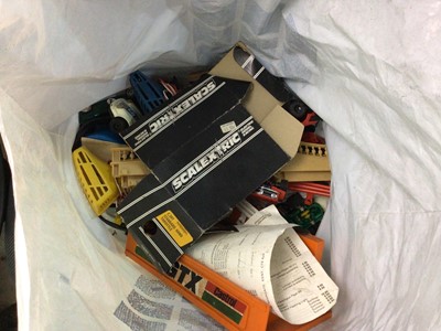 Lot 42 - SCALEXTRIC 300 RACING SET