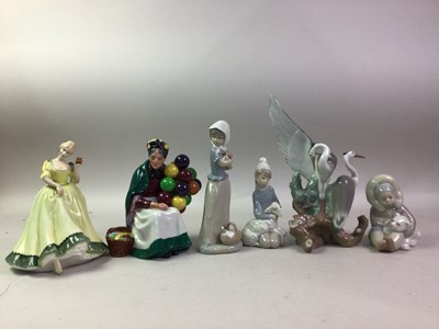 Lot 101 - GROUP OF LLADRO AND NAO FIGURES