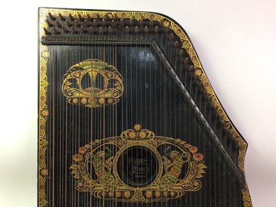 Lot 103 - VICTORIAN ZITHER