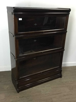 Lot 351 - GLOBE-WERNICKE MAHOGANY SECTIONAL BOOKCASE