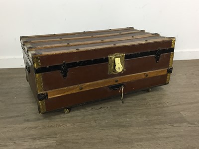 Lot 264 - VINTAGE TRAVEL TRUNK