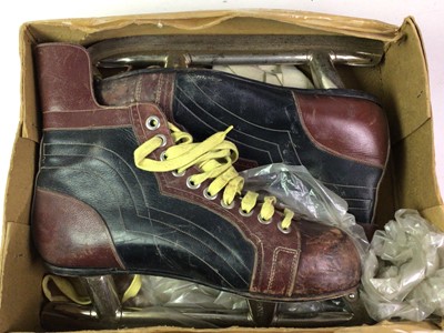 Lot 268 - PAIR OF VINTAGE ICE SKATING SHOES