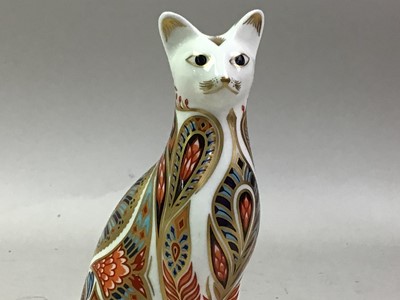 Lot 358 - ROYAL CROWN DERBY CAT PAPERWEIGHT