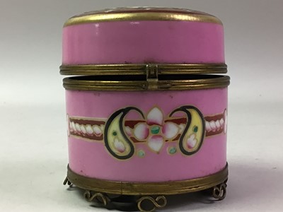 Lot 285 - CONTINENTAL PORCELAIN TABLE SCENT BOX