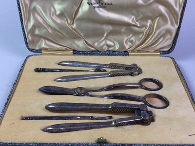 Lot 291 - WALKER & HALL FRUIT AND NUT SET