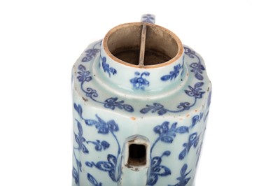 Lot 1153 - CHINESE BLUE AND WHITE TEA POT
