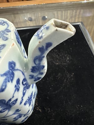 Lot 1153 - CHINESE BLUE AND WHITE TEA POT