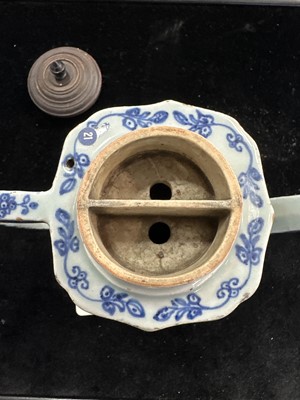 Lot 1153 - CHINESE BLUE AND WHITE TEA POT