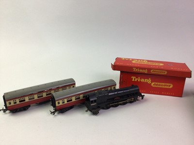 Lot 304 - GROUP OF TRIANG MODEL RAILWAY ITEMS