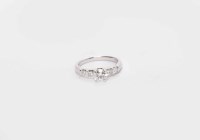 Lot 105 - DIAMOND SOLITAIRE RING the four claw round...
