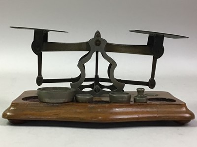 Lot 175 - POSTAGE SCALES