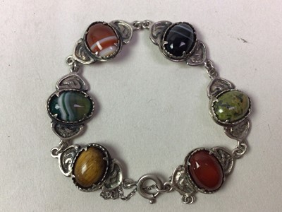 Lot 336 - SILVER AND AGATE BRACELET