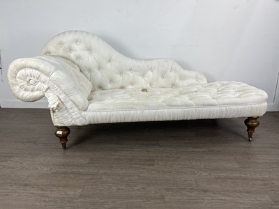 Lot 190 - BUTTON BACK CHAISE LONGUE