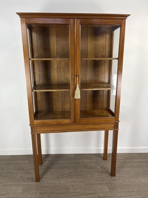 Lot 381 - REPRODUCTION MAHOGANY DISPLAY CABINET