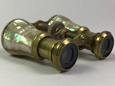 Lot 375 - MOTHER OF PEARL OPERA GLASSES