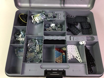 Lot 546 - MODERN MECCANO MULTIMODELS SUPER CONSTRUCTION SET