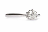 Lot 139 - DIAMOND SOLITAIRE RING the six claw set round...