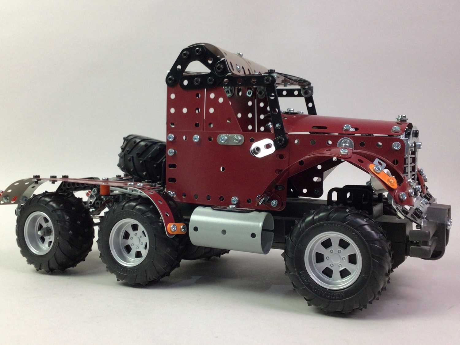 Lot 566 - CONSTRUCTED MODERN MECCANO TRUCK