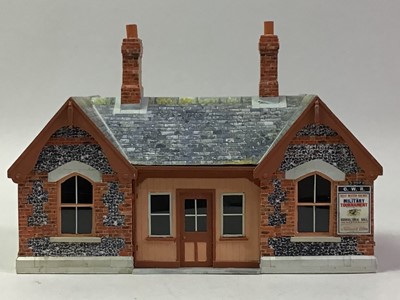 Lot 657 - GROUP OF HORNBY DUBLO BUILDINGS