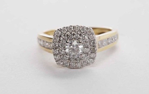 Lot 165 - DIAMOND CLUSTER RING the square bezel set with...