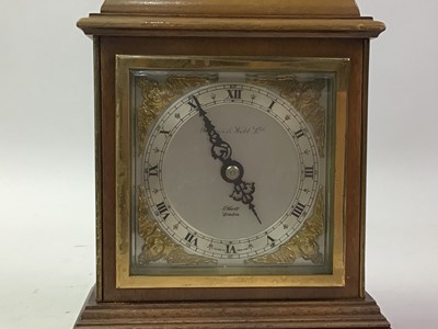 Lot 721 - SMALL MANTEL CLOCK