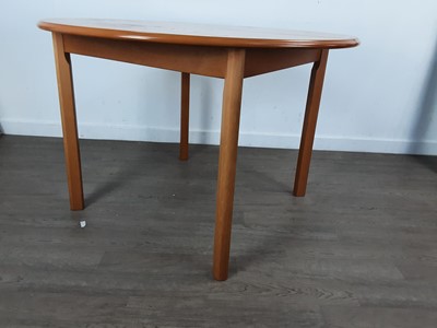 Lot 786 - TEAK CIRCULAR DINING TABLE