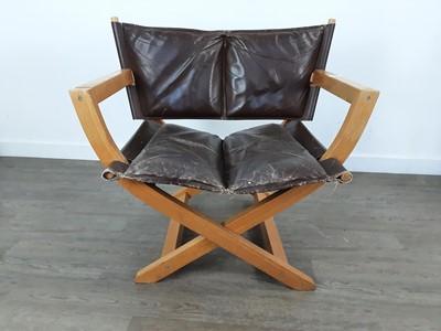 Lot 879 - FOLDING DIRECTORS CHAIR