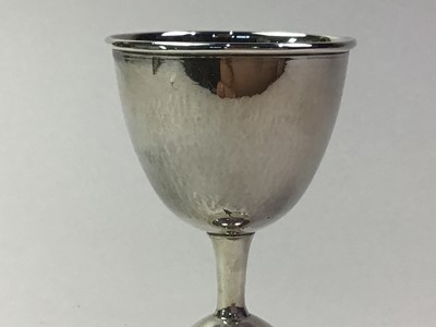 Lot 18 - EDWARDIAN SILVER DOUBLE SPIRIT MEASURE