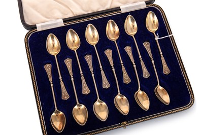 Lot 1207 - SET OF TWELVE CONTINENTAL SILVER GILT COFFEE SPOONS