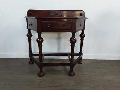 Lot 80 - OAK HALL TABLE